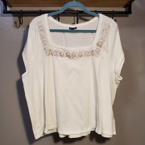 TORRID IVORY CREPE EMBROIDERED TEE SQUARE
